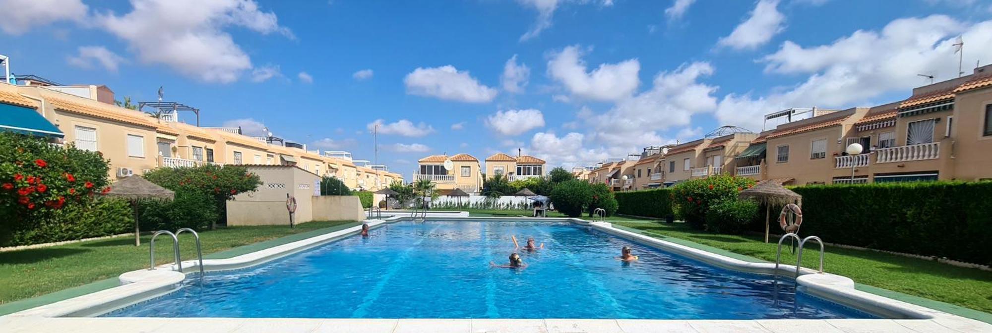 Bungalow Avec Piscine Torrevieja Exteriér fotografie